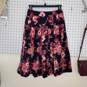 Floral skirt fits like 0-2